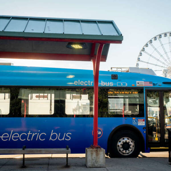 Navy Pier Bus Turnaround Electric Bus and Ferris Wheel 0321