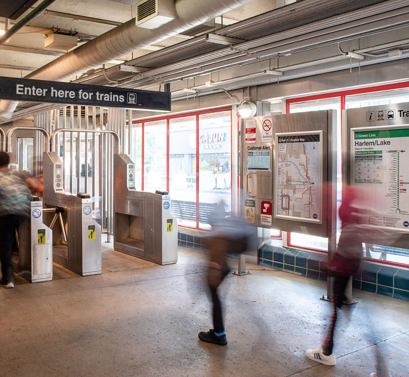 Inside of Harlem/Lake Green Line station.