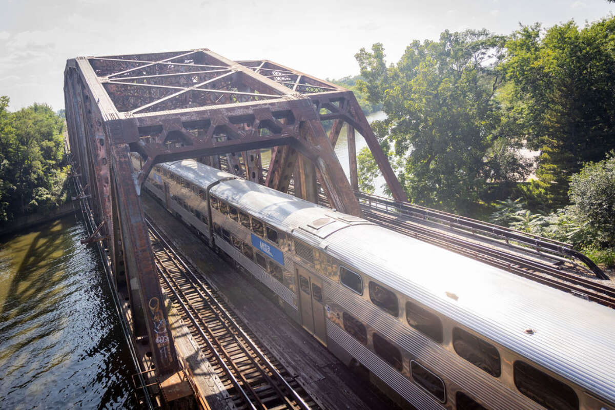 Blue Island - Buses metra electric bridges and rock island line