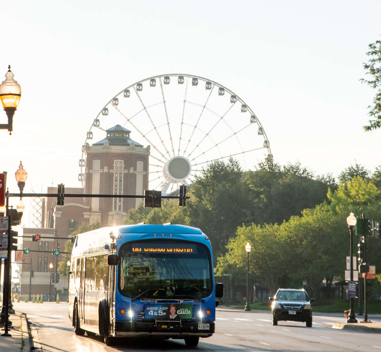 ELECTRIC BUSES AT NAVY PIER BUS TURNAROUND